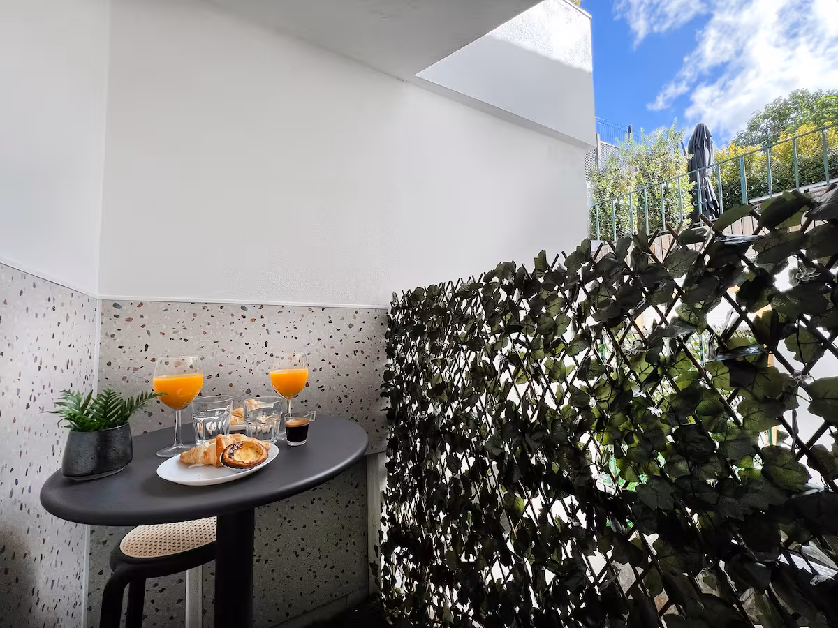 Apt 202